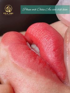 phun môi thành công