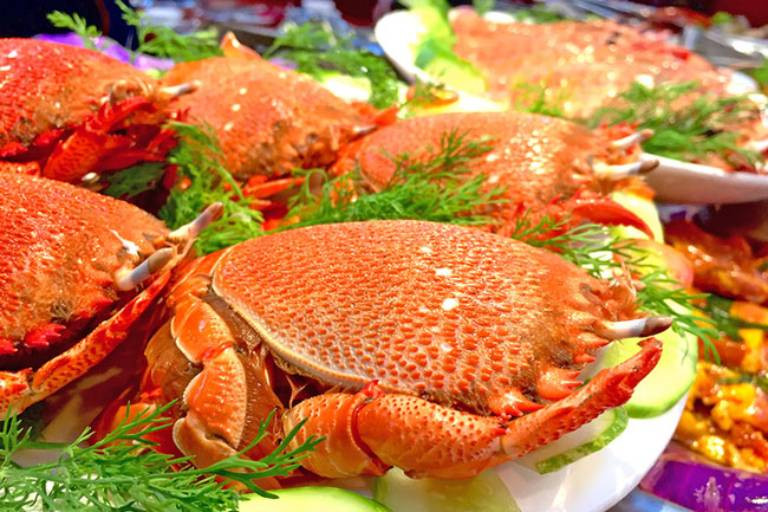 bạn cũng cần kiêng ăn hải sản trong khoảng 2-3 tuần, khi vết thương đã hoàn toàn lành.