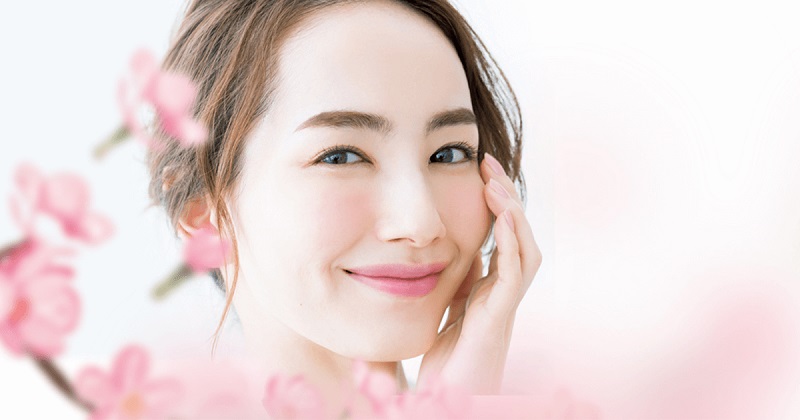 Làn da trắng hồng thích hợp với tất cả các màu sắc phun môi trong bảng màu Làn da trắng hồng thích hợp với tất cả các màu sắc phun môi trong bảng màu