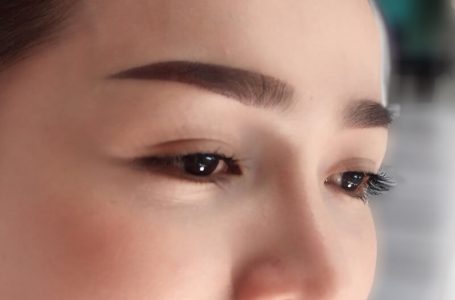 Phun mày tán bột là gì?