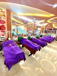 phun môi đỏ cherry tại Hoa Anh