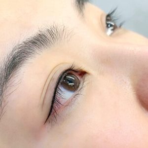 phun mí trang điểm