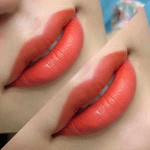 phun môi phủ bóng collagen