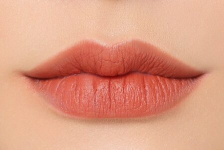 phun môi màu cam đất