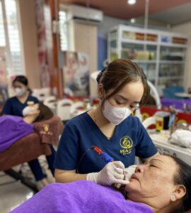 phun xăm môi tại Hoa Anh